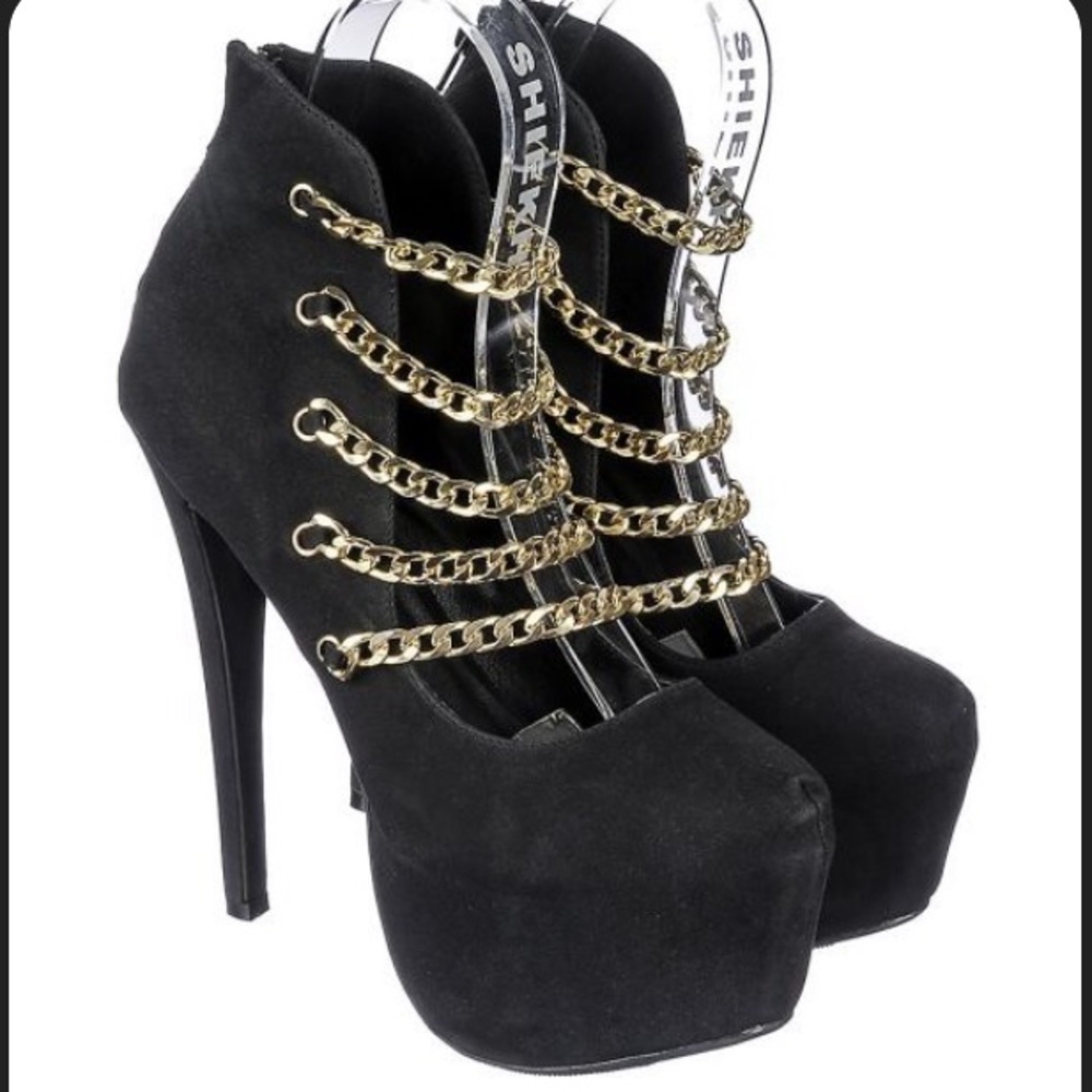 SHOE REPUBLIC BLACK PLATFORM HEELS